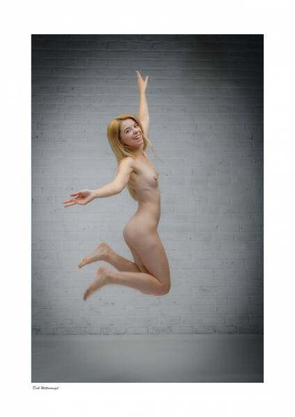 photographer Cavelightstudio performance modelling photo with @Lina_Roselina
