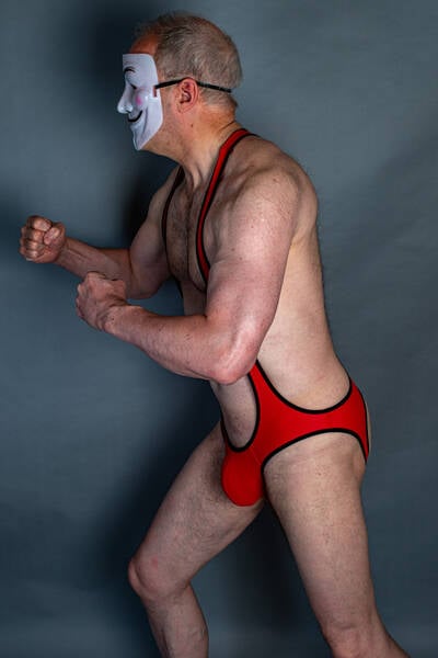 photographer Basso performance modelling photo with @Masked_man