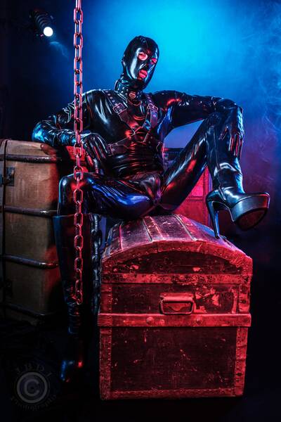 producer RUBBERFETISH art fetish modelling photo