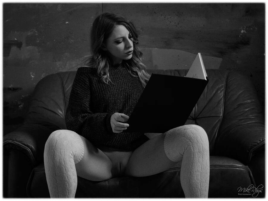 photographer MikeRhys open leg modelling photo with Not on AdultFolio