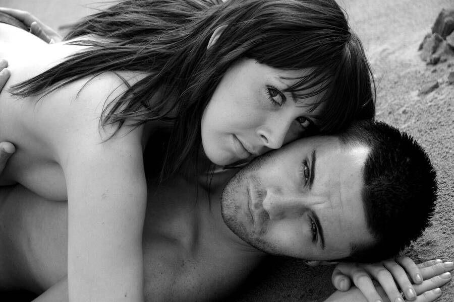 photographer PhotomanBeds topless modelling photo