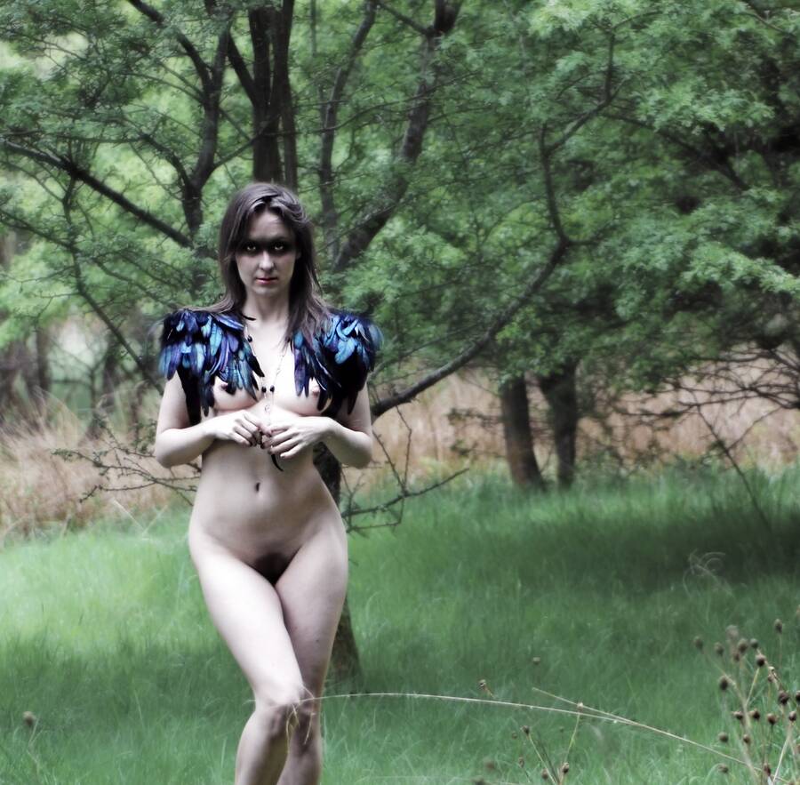 digital artist WigglyBeezers art nude modelling photo
