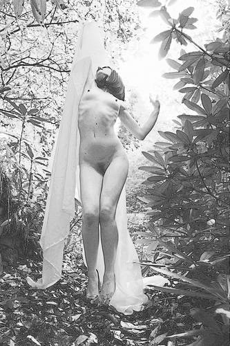 digital artist WigglyBeezers art nude modelling photo with @Aurora_Violet taken by @WigglyBeezers