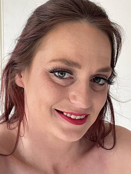 photographer Piper glamour modelling photo taken at Model&rsquo;s home with @Kelliesaira
