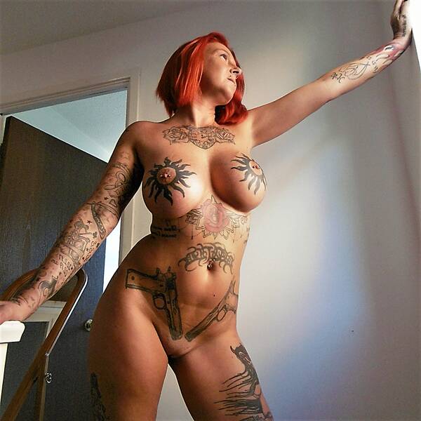 photographer MrMan uncategorized modelling photo. scarletcandy  busty pose .