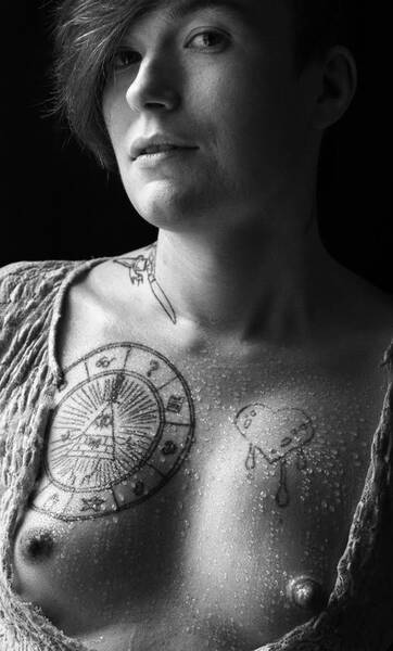 model Angel the Owl topless modelling photo