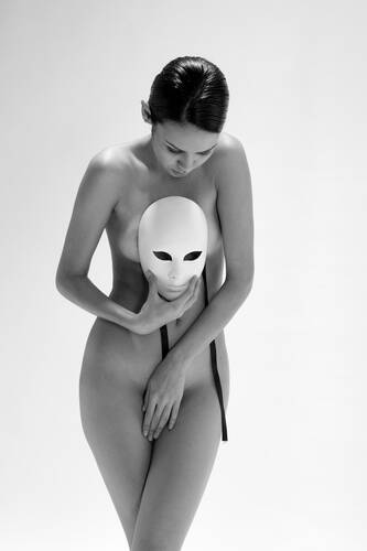 photographer ArtemaXX art nude modelling photo. girl with mask.