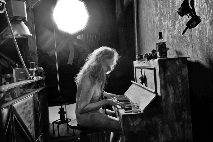 model EroMassagen4u art nude modelling photo taken by @Fairwinds . 2nd shooting in a bdsm studio.