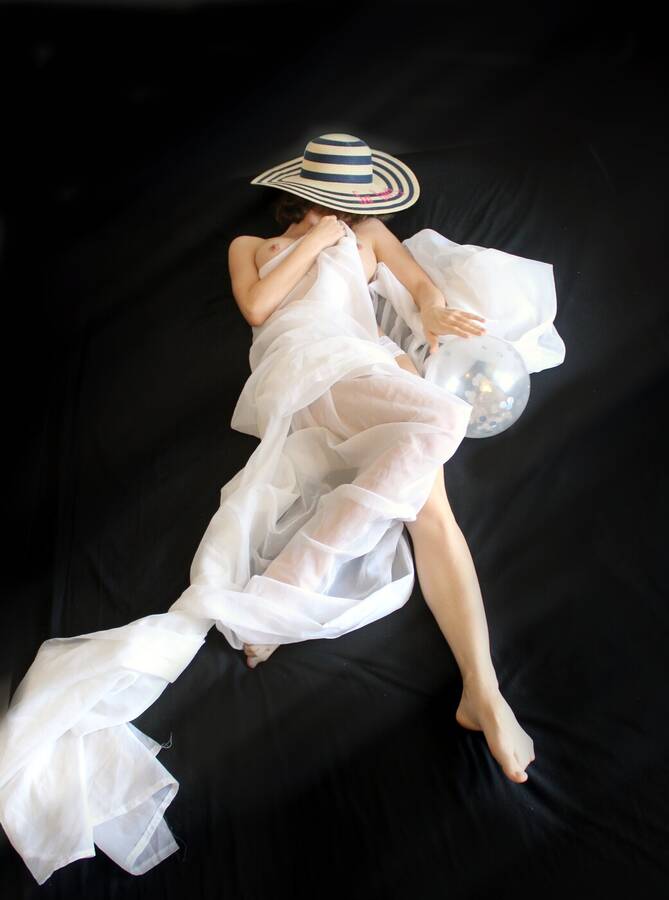 digital artist WigglyBeezers boudoir modelling photo taken by @WigglyBeezers