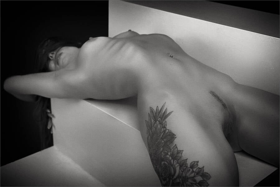 photographer DaveRS open leg modelling photo