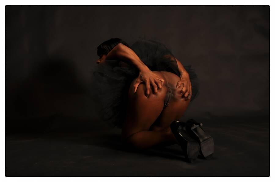 photographer francetog open leg modelling photo