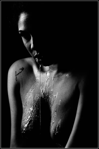 photographer If You Got It art fetish modelling photo. the thing that makes black beautys posing even more impressive is that she absolutely cannot stand the taste of honey and yet she manages to make it look seductive and erotic as if it was the sweetest thin