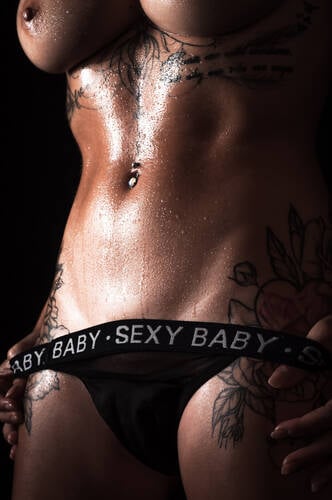 photographer Studiomckenzie topless modelling photo with @sammiejaz