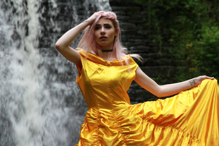 photographer Photodude performance modelling photo with @Ezme_Florence_Modelling