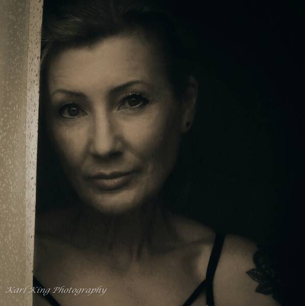 photographer Karl King glamour modelling photo with @RosieXT