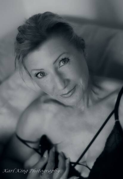photographer Karl King glamour modelling photo with @RosieXT