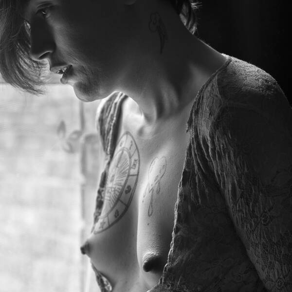 model Angel the Owl topless modelling photo taken by @rodm99