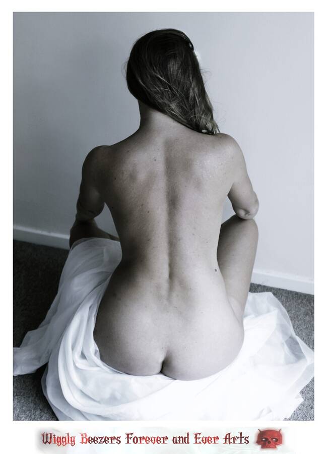digital artist WigglyBeezers art nude modelling photo