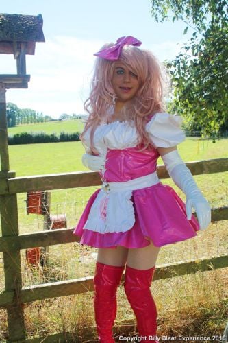 model Dollyinpvc glamour modelling photo taken by @Billy_Bleat