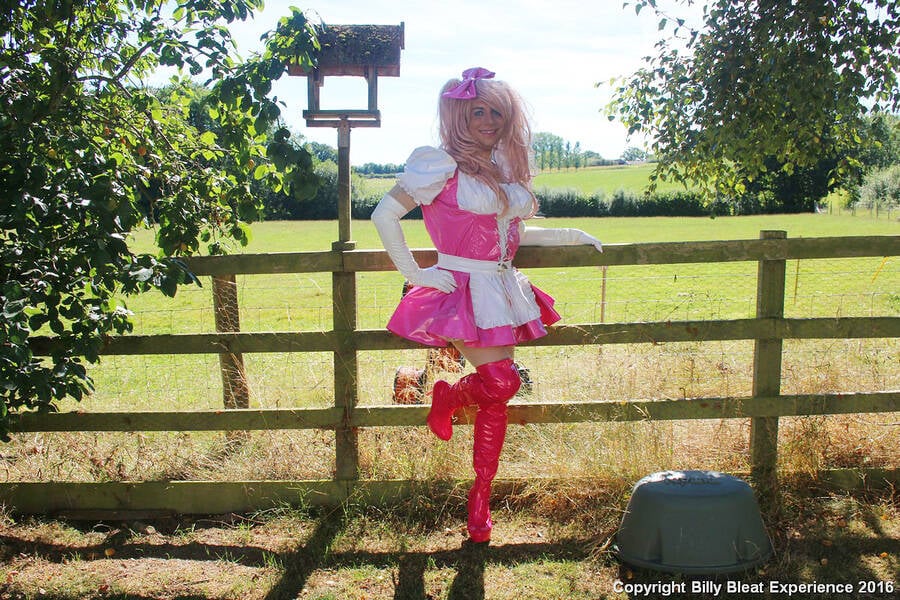 model Dollyinpvc glamour modelling photo taken by @Billy_Bleat