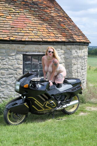 photographer PhotomanBeds art nude modelling photo