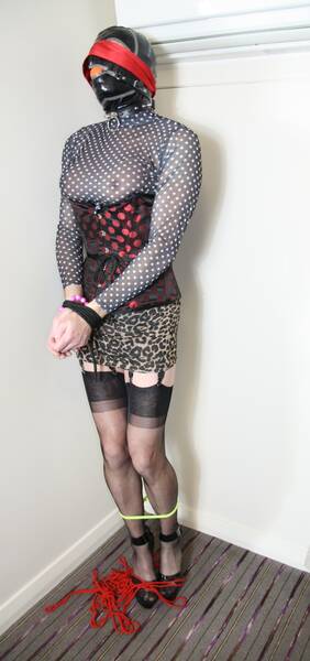 model Dollymaid bdsm modelling photo taken by @glos72,