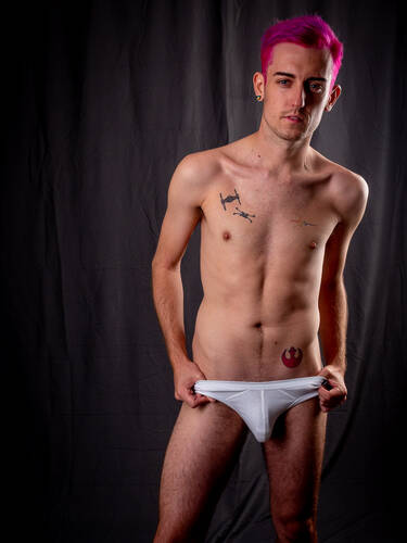 photographer Mattyrubber art nude modelling photo with @carlk92