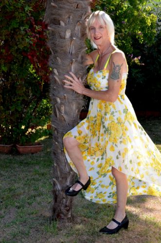 model Stephanie Starlight glamour modelling photo taken at Location taken by @rjwphoto