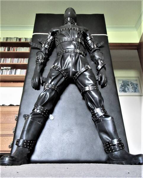 producer RUBBERFETISH art fetish modelling photo