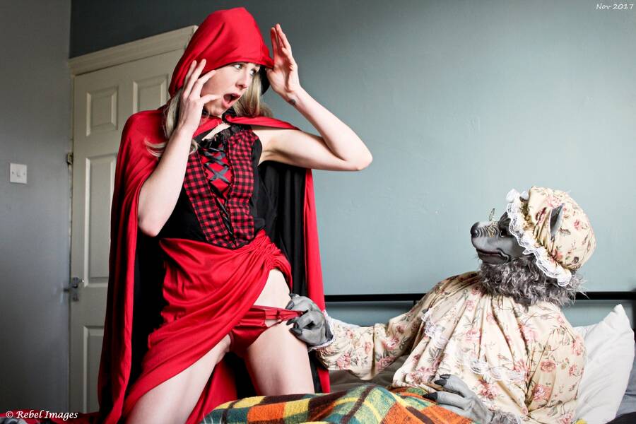 photographer RebelImages uncategorized modelling photo. what big hands you have grandma.