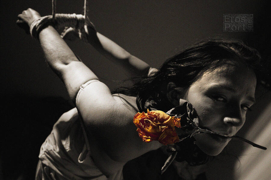 photographer JonasBee art fetish modelling photo with Kami Robertson