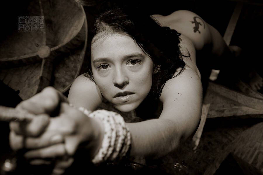 photographer JonasBee art fetish modelling photo with Kami Robertson