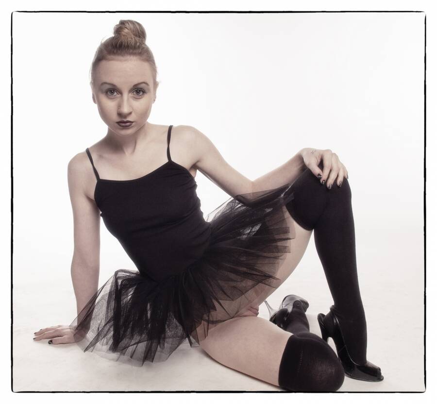 photographer francetog open leg modelling photo