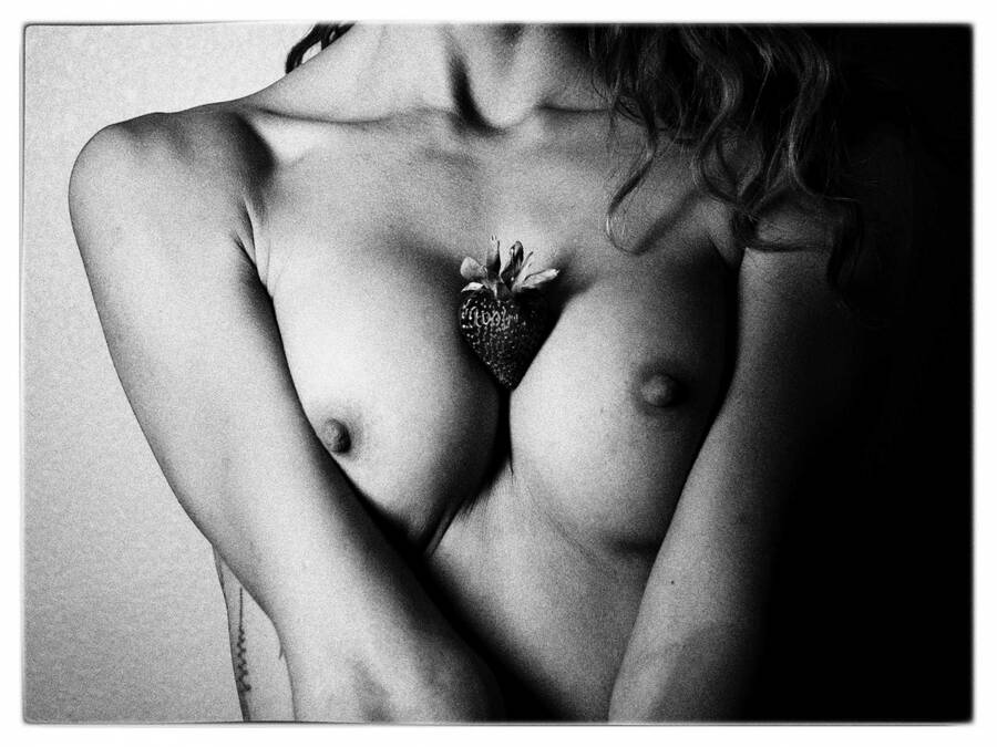 photographer Fotodano topless modelling photo