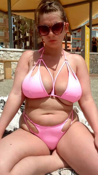 model OnlyDani bikini modelling photo taken by @SL_House