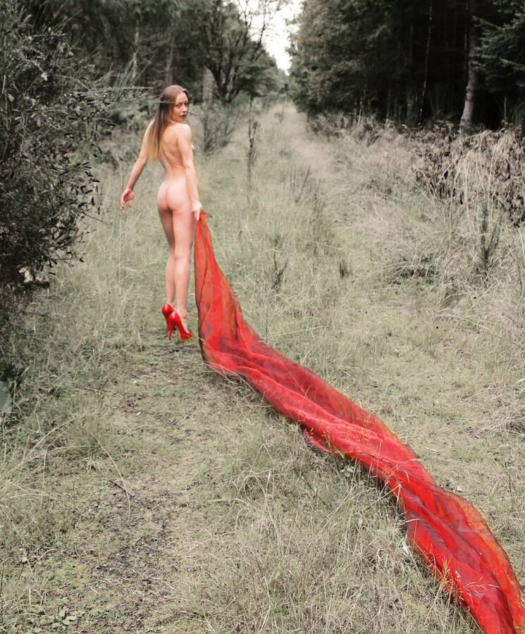 digital artist WigglyBeezers art nude modelling photo with @Aurora_Violet