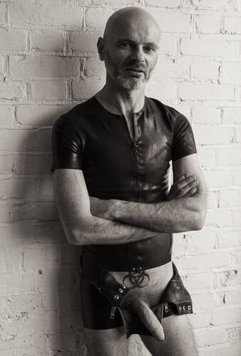 model hungpig art fetish modelling photo taken by @Red_Bear_Studio
