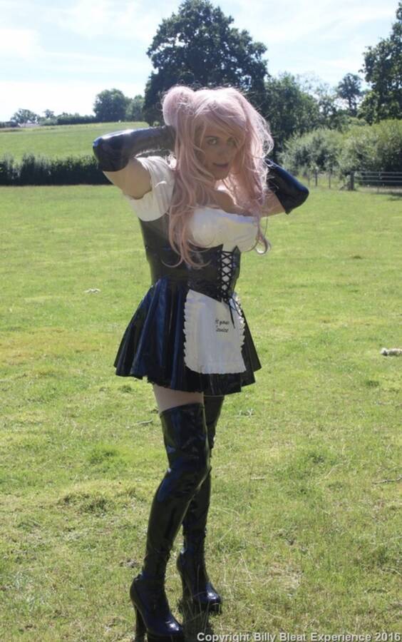 model Dollyinpvc glamour modelling photo taken by @Billy_Bleat