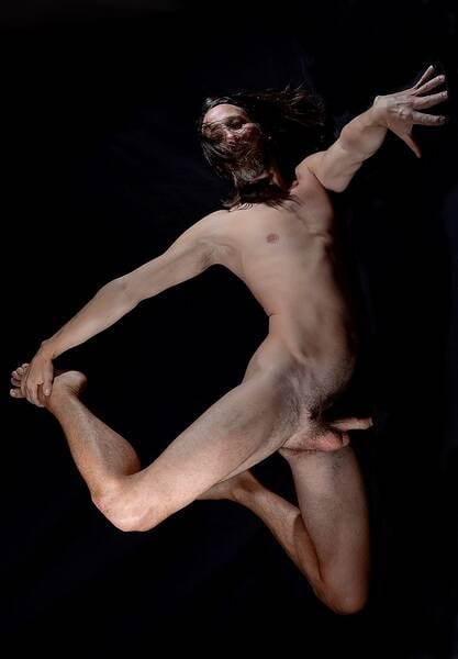 model JohnnyPoses art nude modelling photo taken by @KR_photography