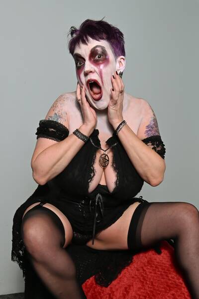 photographer Billy Whizzz performance modelling photo with @Ladybird