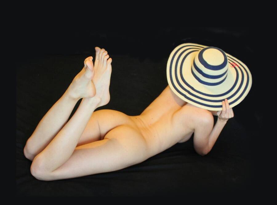 digital artist WigglyBeezers art nude modelling photo with @TheMaskedCat