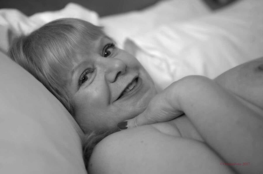photographer OberonFoto glamour modelling photo with @Amanda_Degas