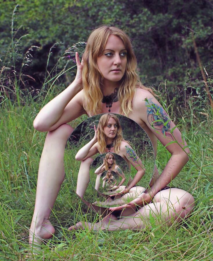 digital artist WigglyBeezers art nude modelling photo with @In2thewild