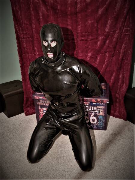 producer RUBBERFETISH art fetish modelling photo